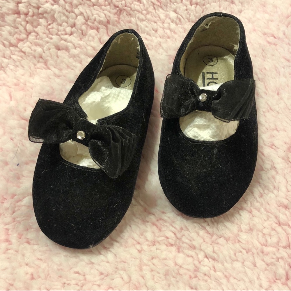 Size 3 black baby walking dress shoes (Honors)